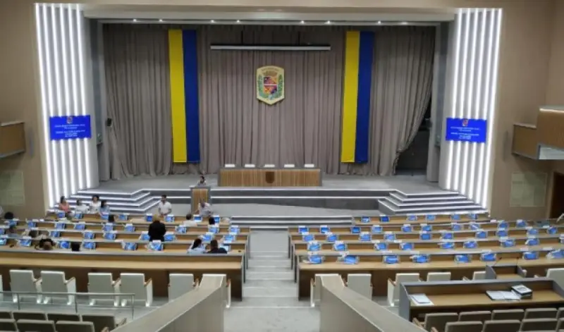 Депутат Полтавської облради пропонує починати й завершувати сесії молитвою