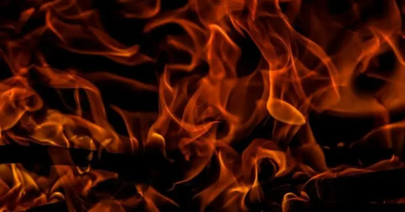 Пожежа в багатоповерхівці на Лесі Українки: рятувальники врятували квартиру від знищення