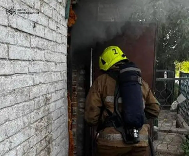 У Козельщині вогонь охопив приватний будинок: рятувальники ліквідували пожежу